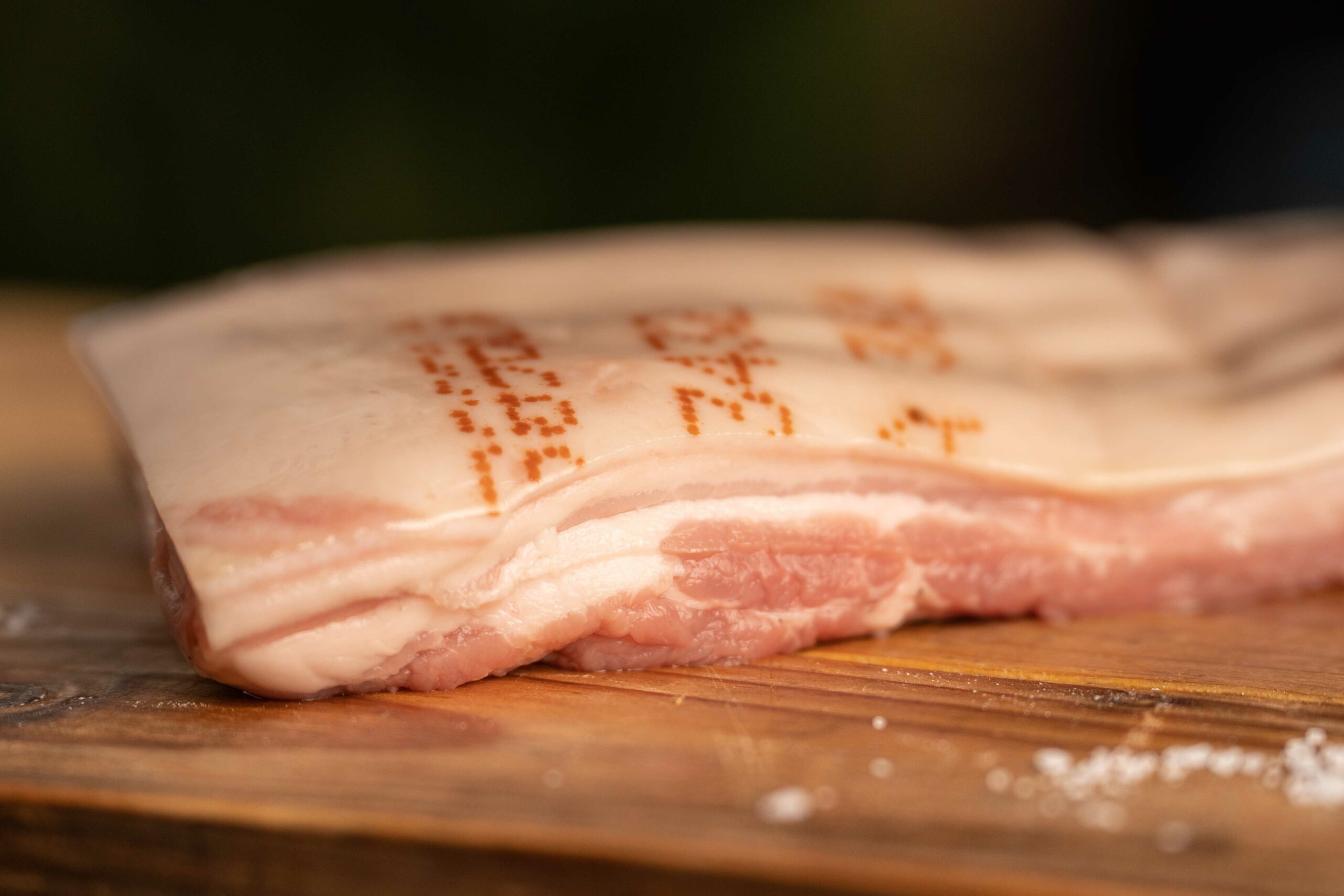 Buikspek-met-zwoerd-close-up-1