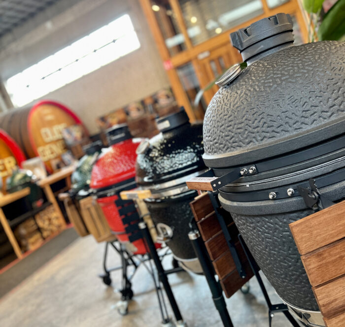 Vergelijking kamado merken Big Green Egg, Kamado Joe, The Bastard, Monolith en Grill Guru