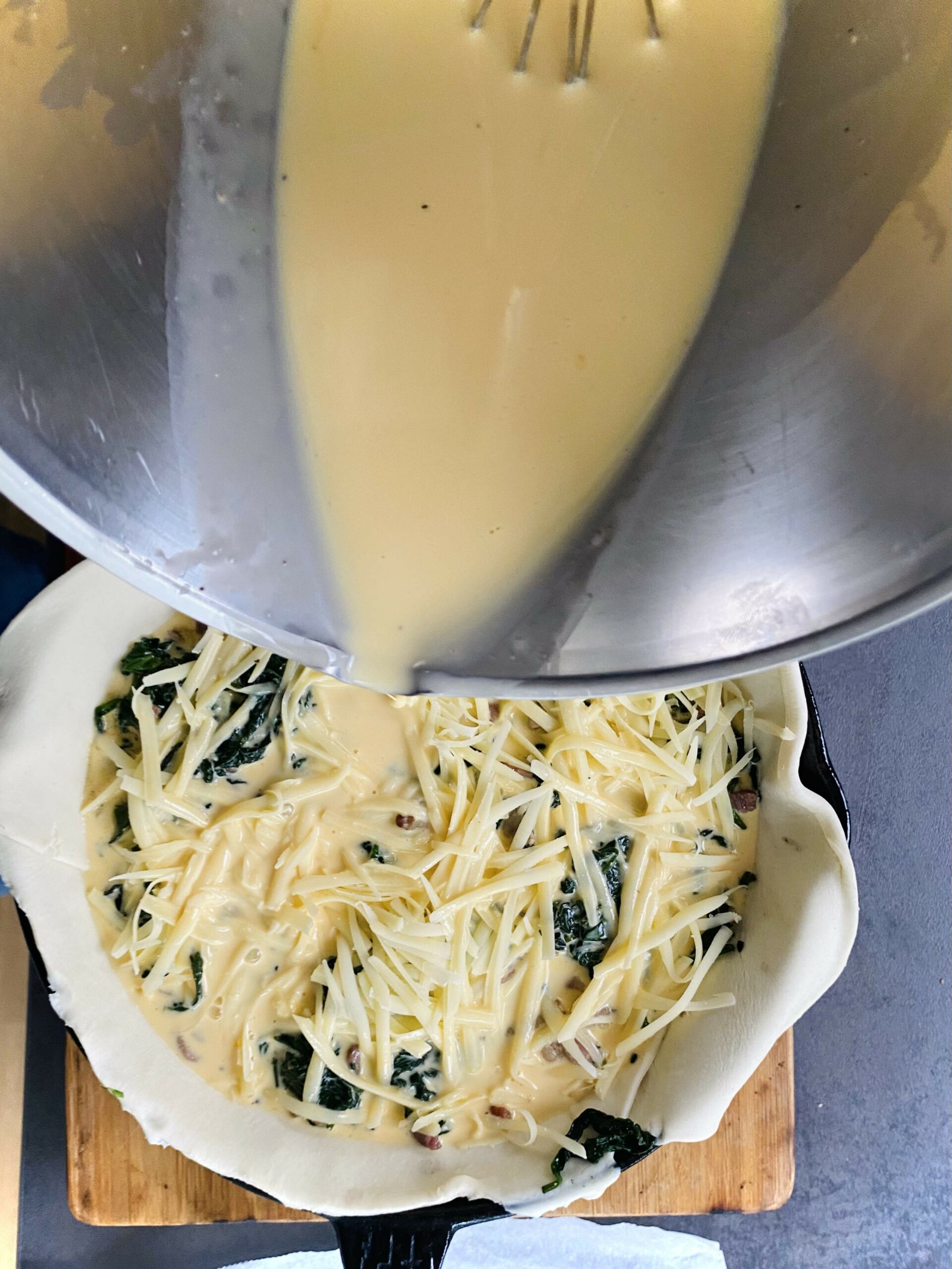 Quiche-van-de-kamado-bbq-recept-met-spekjes-en-spinazie