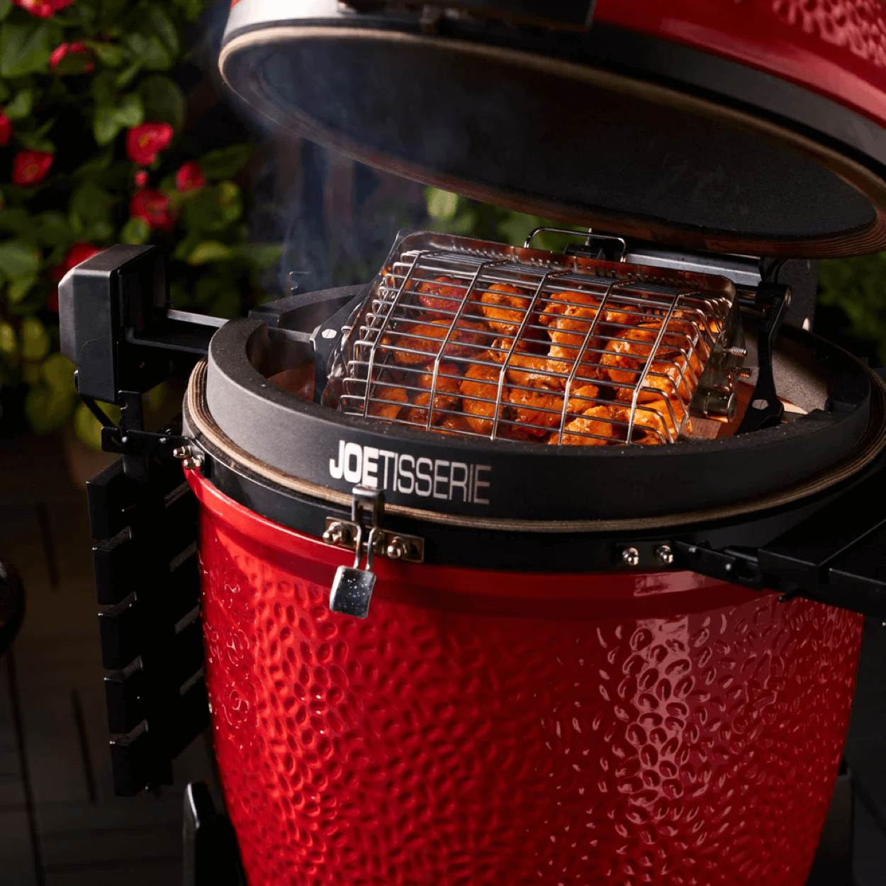 kamado-joe-joetisserie-basket-hele-kip