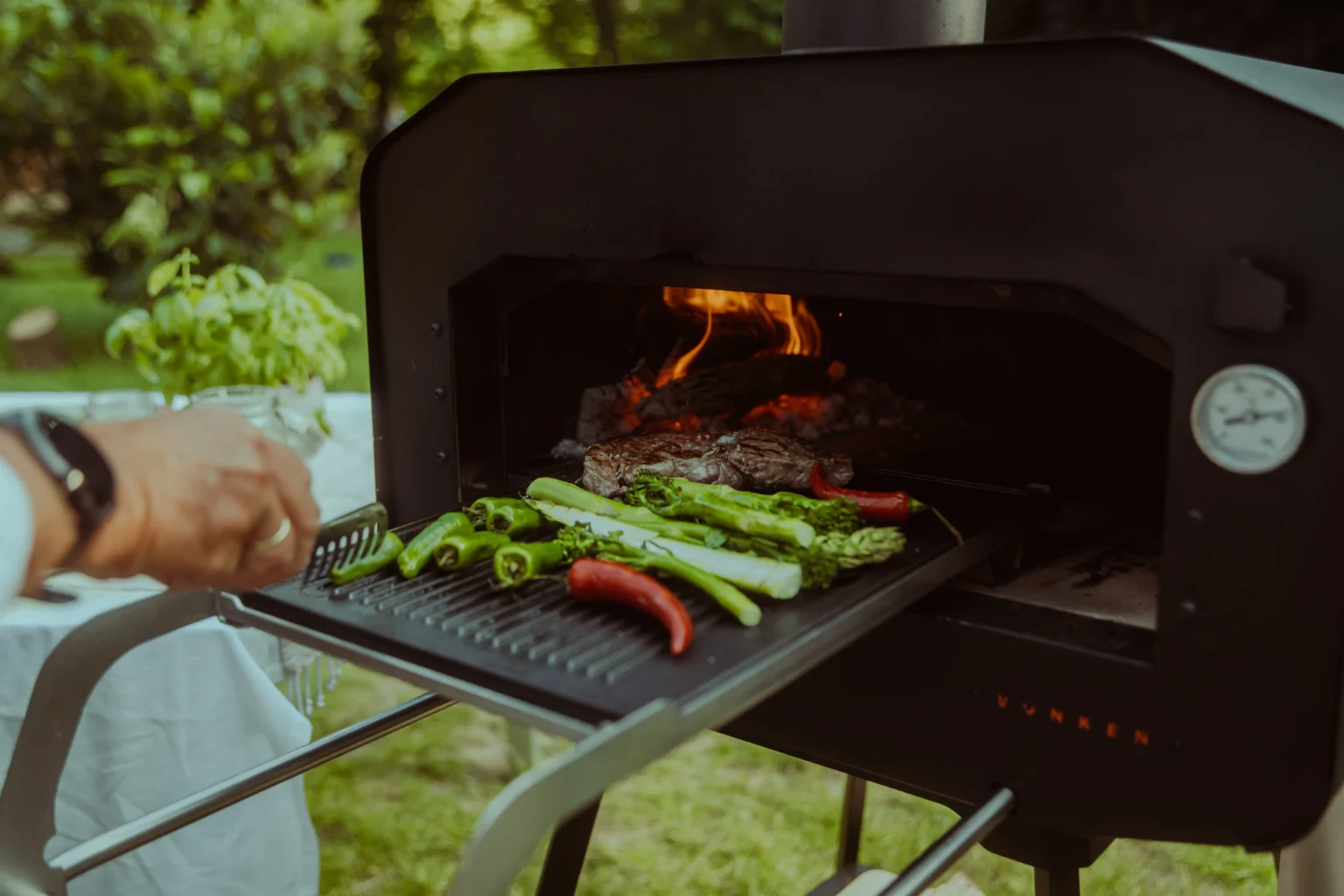 Grill-and-roast-tool-vonken-houtoven-sfeer-3