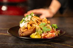 Januari-BBQ-challenge-Zoete-aardappel-met-pulled-chicken